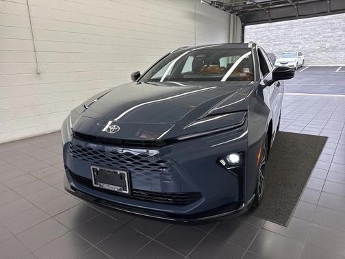 2025 Toyota Crown Signia XLE