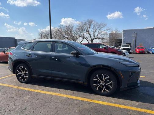 2025 Toyota Crown Signia XLE