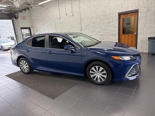 2024 Toyota Camry Hybrid LE