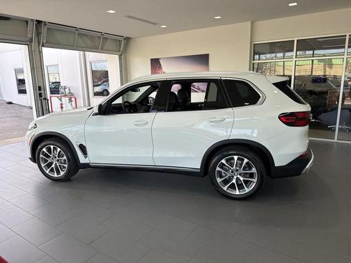 Alpine White 2026 BMW X5 xDrive40i