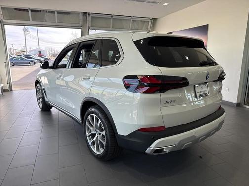 Alpine White 2026 BMW X5 xDrive40i