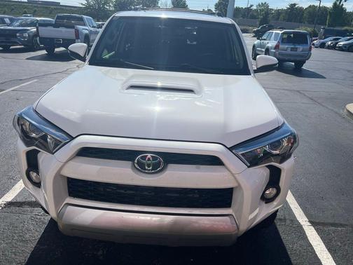 Super White 2018 Toyota 4Runner TRD Off Road Premium