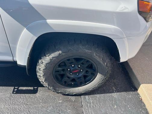 Super White 2018 Toyota 4Runner TRD Off Road Premium