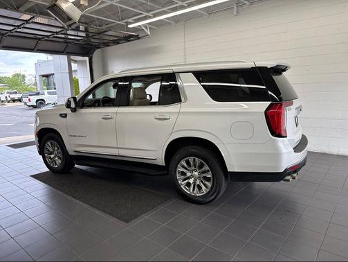 White Frost Tricoat 2022 GMC Yukon Denali