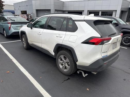 2022 Toyota RAV4 XLE