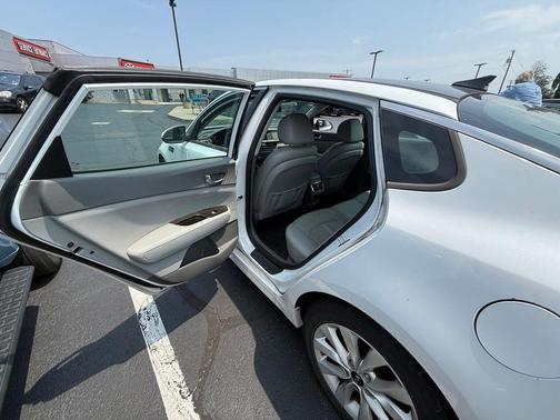 Snow White Pearl 2018 Kia Optima EX