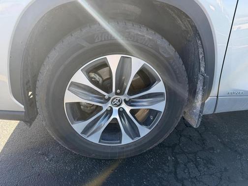 2023 Toyota Highlander Hybrid XLE