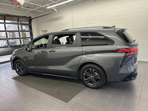 2025 Toyota Sienna XSE 7 Passenger
