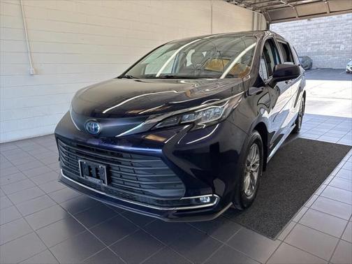 2021 Toyota Sienna XLE 7 Passenger