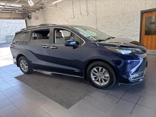 2021 Toyota Sienna XLE 7 Passenger