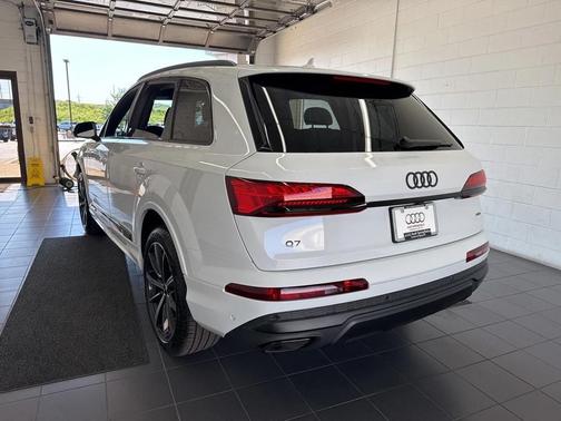 2025 Audi Q7 45 Premium Plus