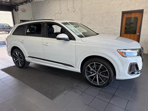 2025 Audi Q7 45 Premium Plus