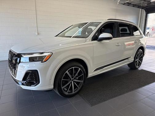 2025 Audi Q7 45 Premium Plus