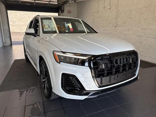 2025 Audi Q7 45 Premium Plus