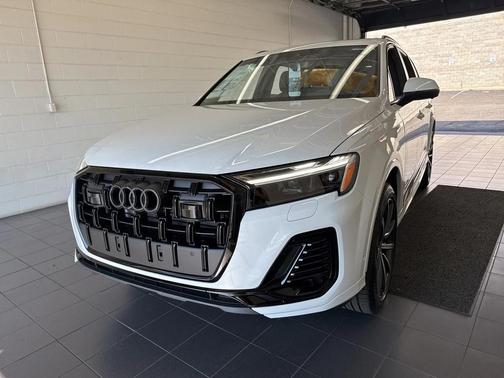 2025 Audi Q7 45 Premium Plus