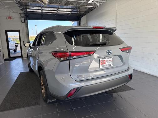 2023 Toyota Highlander Hybrid XLE