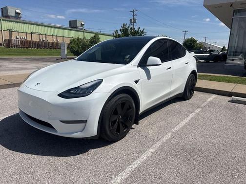 Pearl White Multi-Coat 2022 Tesla Model Y Long Range Dual Motor All-Wheel Drive