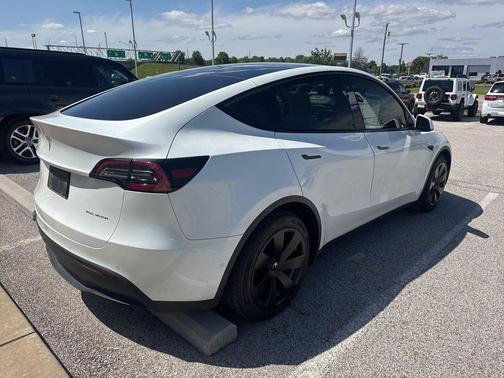 Pearl White Multi-Coat 2022 Tesla Model Y Long Range Dual Motor All-Wheel Drive