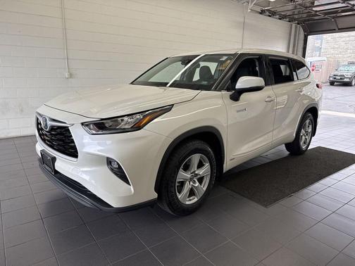 Blizzard Pearl 2020 Toyota Highlander Hybrid LE