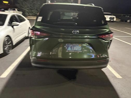 2021 Toyota Sienna LE