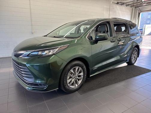 2021 Toyota Sienna LE