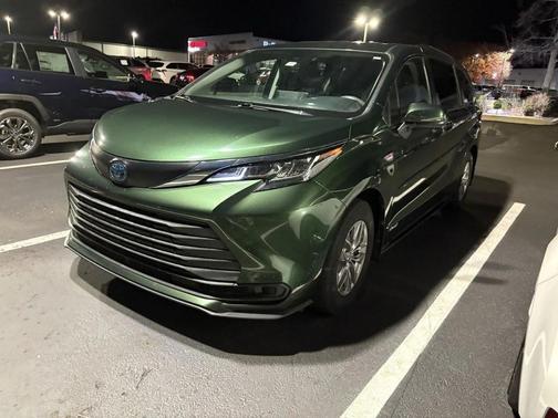 2021 Toyota Sienna LE