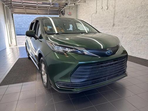 2021 Toyota Sienna LE