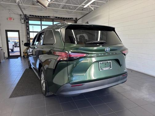 2021 Toyota Sienna LE