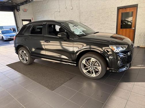 2025 Audi Q3 Premium 45 TFSI S line quattro Tiptronic