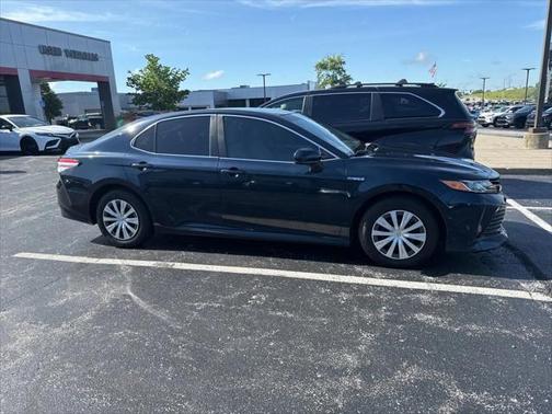 2019 Toyota Camry Hybrid LE