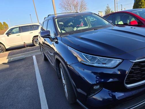 2022 Toyota Highlander Platinum