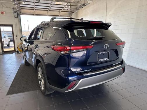 2022 Toyota Highlander Platinum