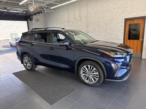 2022 Toyota Highlander Platinum