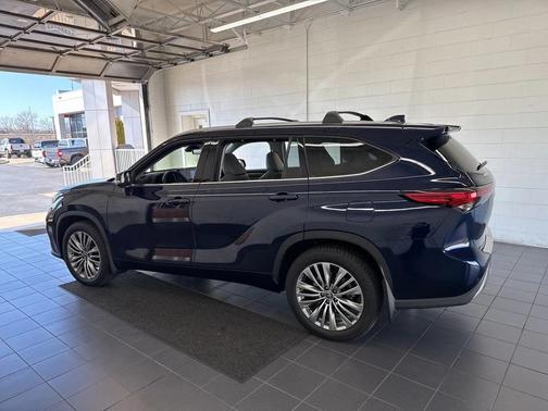 2022 Toyota Highlander Platinum
