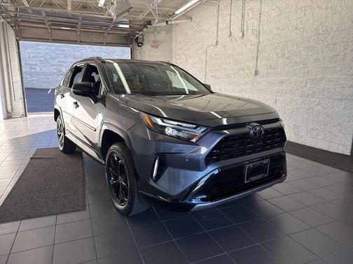 2025 Toyota RAV4 Hybrid SE