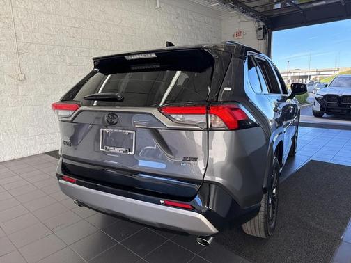 2025 Toyota RAV4 Hybrid SE