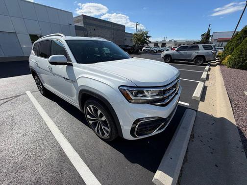 White Pearl 2022 Volkswagen Atlas 3.6L SEL Premium