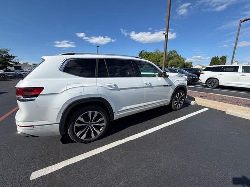 White Pearl 2022 Volkswagen Atlas 3.6L SEL Premium