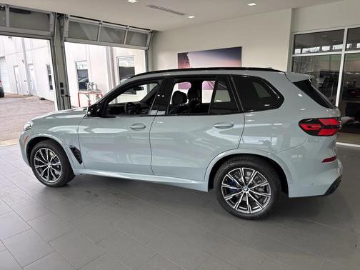 2026 BMW X5 M60i