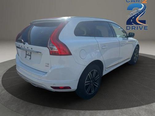 Ice White 2017 Volvo XC60 T5 Dynamic
