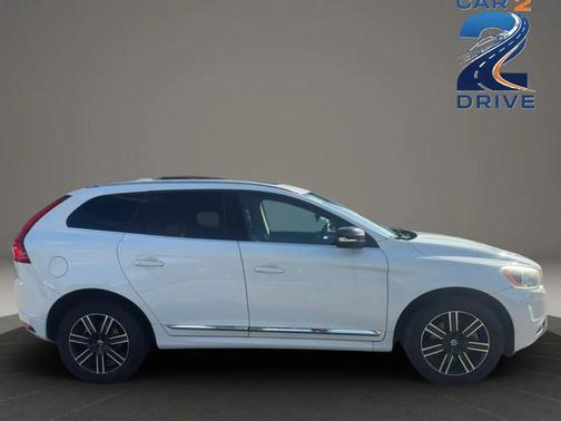 Ice White 2017 Volvo XC60 T5 Dynamic