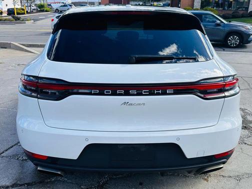 2019 Porsche Macan Sport Utility 4D