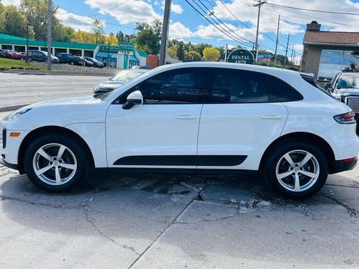 2019 Porsche Macan Sport Utility 4D