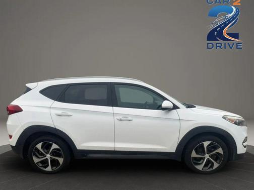 Winter White 2016 Hyundai TUCSON Sport