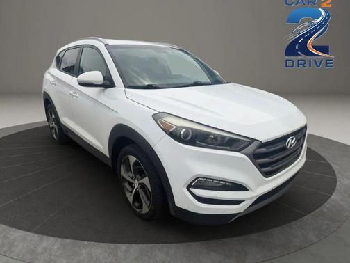 Winter White 2016 Hyundai TUCSON Sport