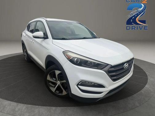 Winter White 2016 Hyundai TUCSON Sport