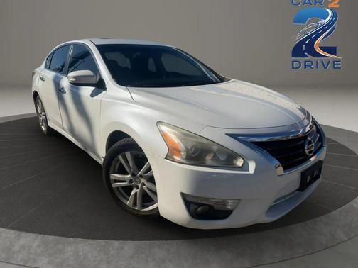Pearl White 2013 Nissan Altima 3.5 SV