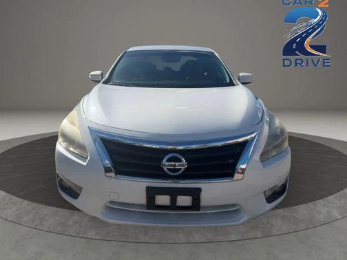 Pearl White 2013 Nissan Altima 3.5 SV