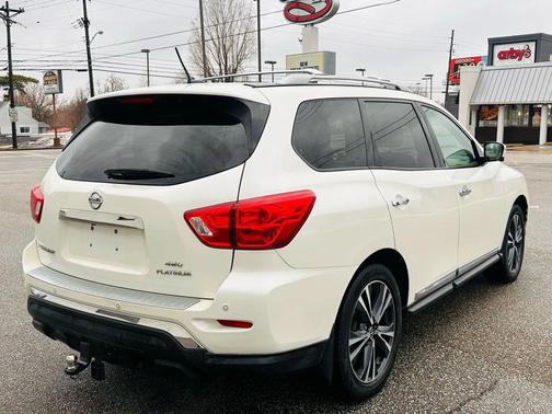 2017 Nissan Pathfinder Platinum