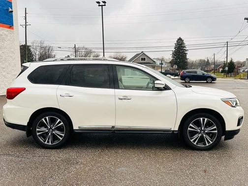 2017 Nissan Pathfinder Platinum